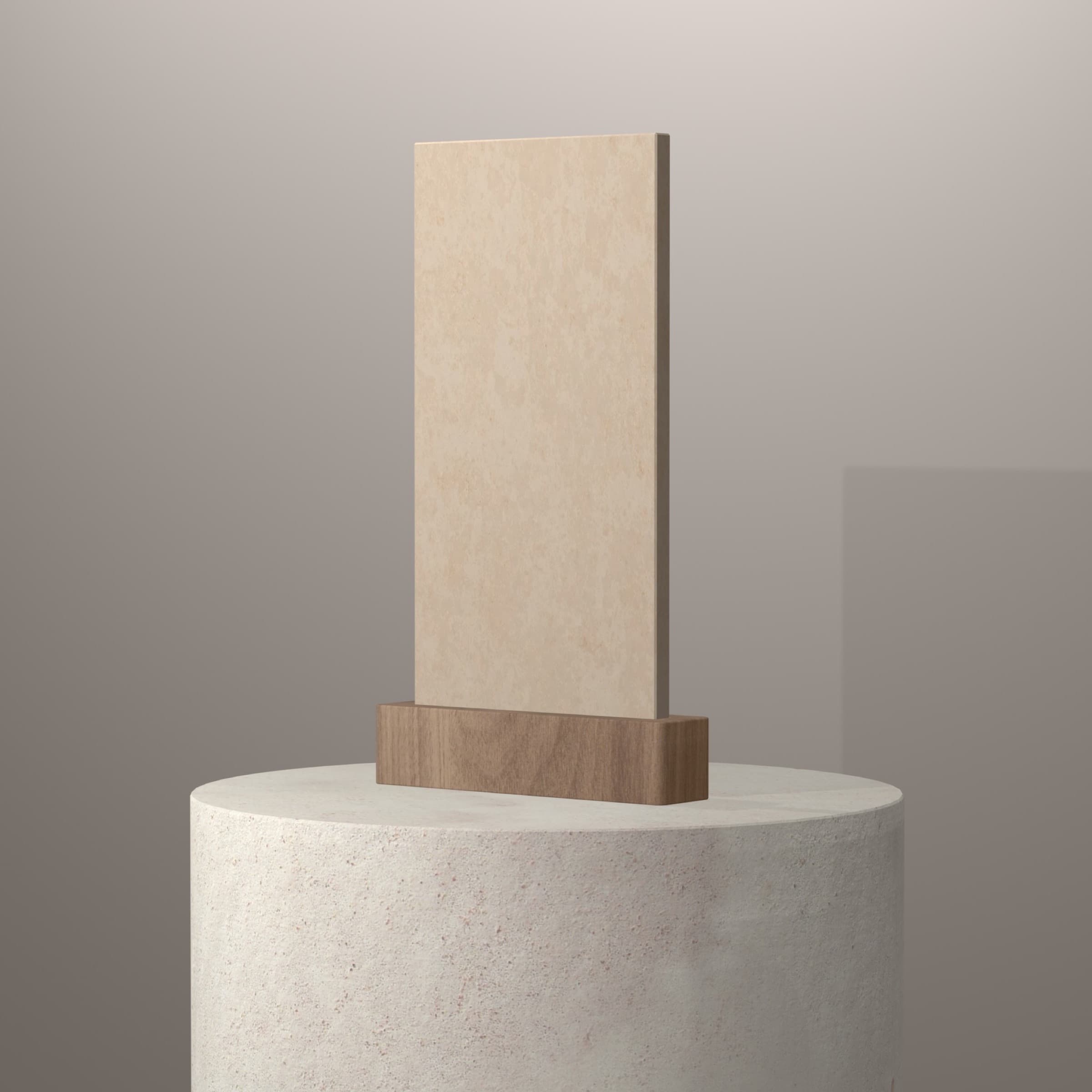 Tranche Calista Beige présentée sur piédestal